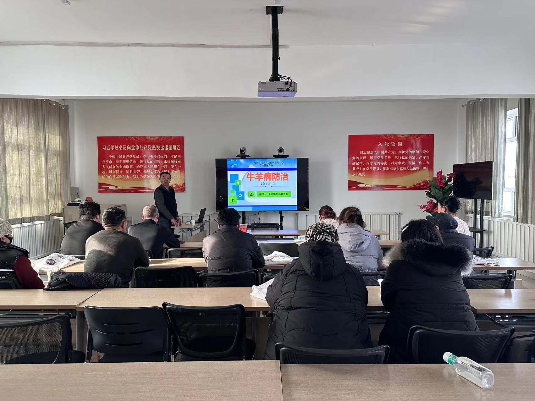 草原上的科技守望者——記布爾津縣科技志愿者木哈買提汗·夏依克的家禽養(yǎng)殖技術(shù)培訓(xùn)